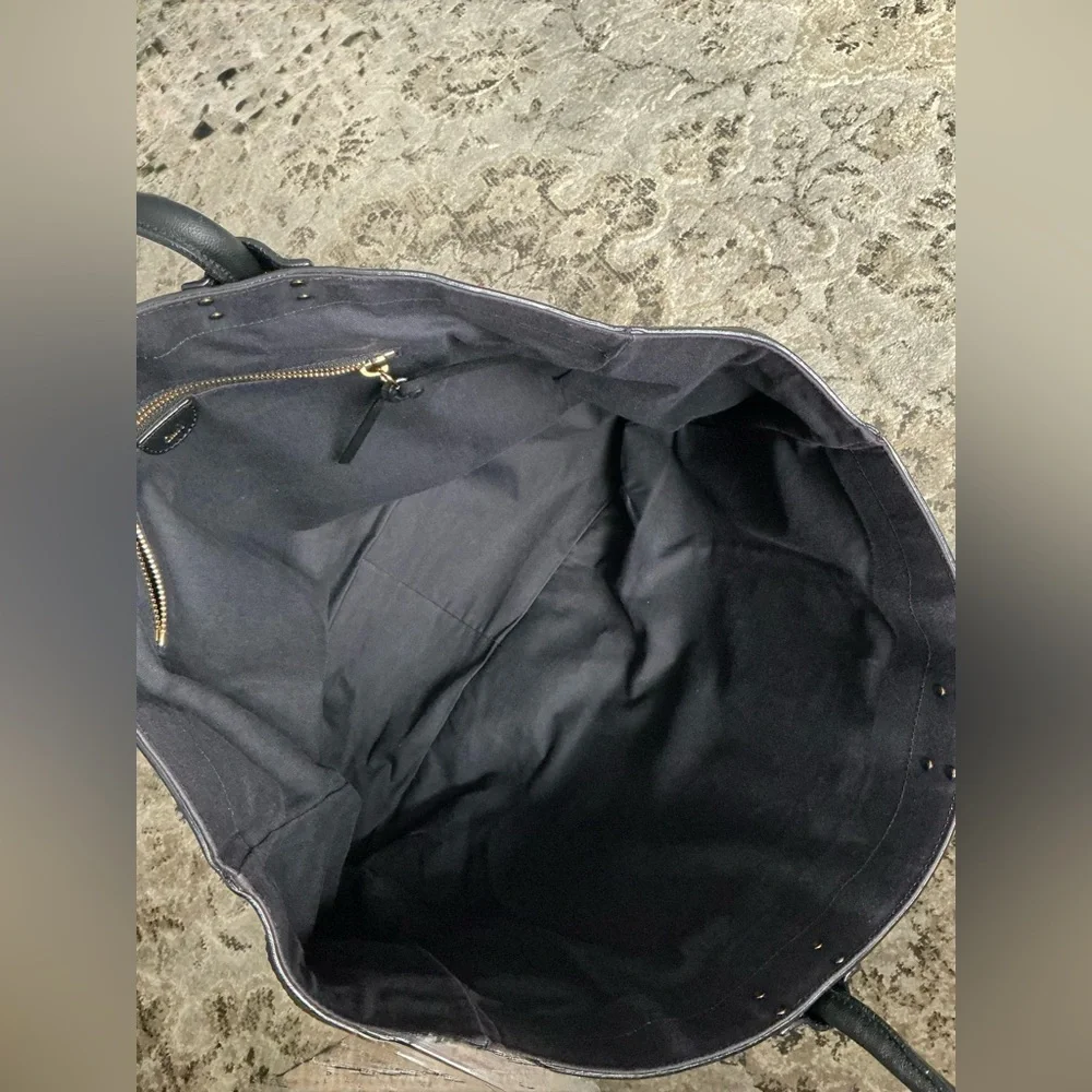 Authentic CHLOE spacious tote bag 🖤🤍🖤🤍